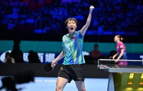 苦战胜削球好手 王曼昱国际赛场首次触发轮换发球